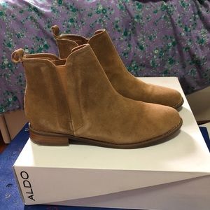 Suede tan Chelsea boots